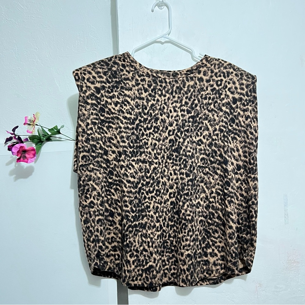 Good America boxy top animal print::Box I: